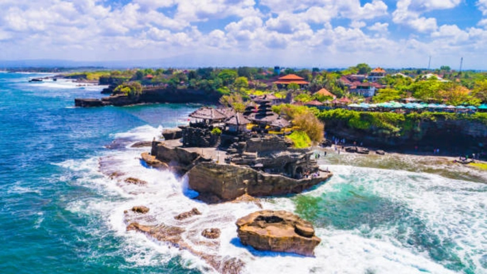 Paket Ekonomis 3D2N Bali: Pandawa, Melasti, Uluwatu, Bedugul, dan Tanah Lot promotional image